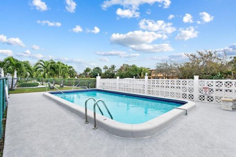 Copropriété à vendre à Pompano Beach, Floride: 2 chambres, 77.85 m2 № 2397964 - photo 3