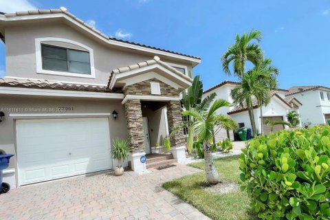 Casa en alquiler en Miami, Florida, 4 dormitorios, 203.18 m2 № 1756604 - foto 4