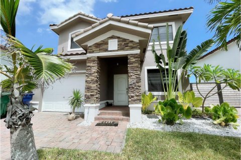 Casa en alquiler en Miami, Florida, 4 dormitorios, 203.18 m2 № 1756604 - foto 3