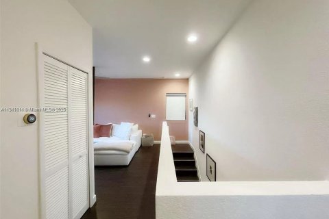 Casa en alquiler en Miami, Florida, 4 dormitorios, 203.18 m2 № 1756604 - foto 13
