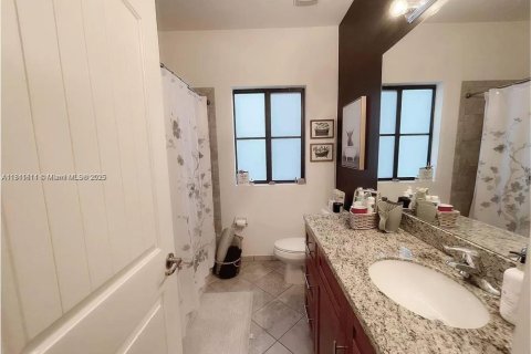 Casa en alquiler en Miami, Florida, 4 dormitorios, 203.18 m2 № 1756604 - foto 15