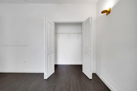 Casa en alquiler en Miami, Florida, 4 dormitorios, 203.18 m2 № 1756604 - foto 20