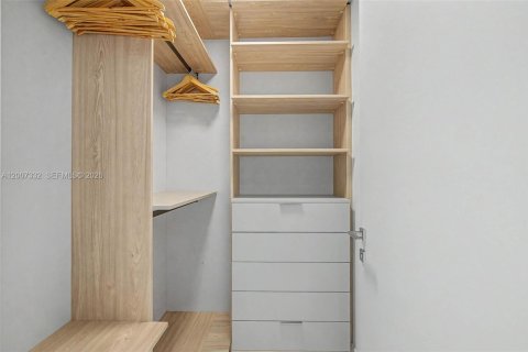 Copropriété à louer à Miami, Floride: 3 chambres, 285.95 m2 № 2145797 - photo 28