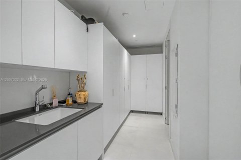 Copropriété à louer à Miami, Floride: 3 chambres, 285.95 m2 № 2145797 - photo 24