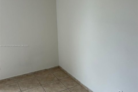 Condominio en alquiler en Miami, Florida, 2 dormitorios, 89.93 m2 № 1922390 - foto 11