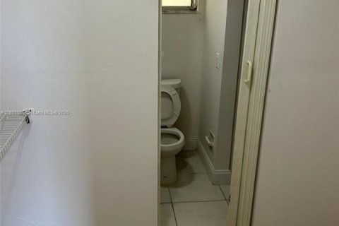 Condominio en alquiler en Miami, Florida, 2 dormitorios, 89.93 m2 № 1922390 - foto 12