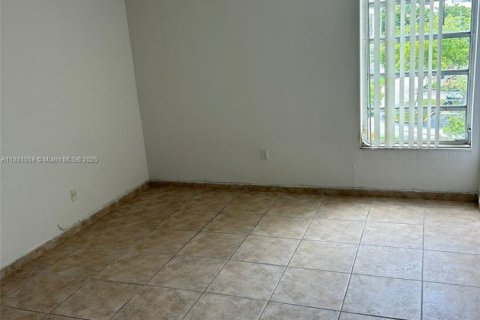 Condominio en alquiler en Miami, Florida, 2 dormitorios, 89.93 m2 № 1922390 - foto 5