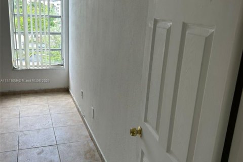 Condominio en alquiler en Miami, Florida, 2 dormitorios, 89.93 m2 № 1922390 - foto 8