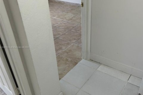 Condominio en alquiler en Miami, Florida, 2 dormitorios, 89.93 m2 № 1922390 - foto 9