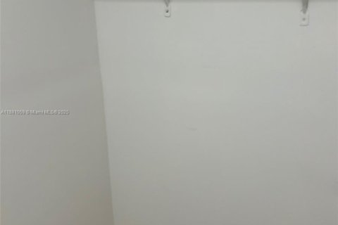 Condominio en alquiler en Miami, Florida, 2 dormitorios, 89.93 m2 № 1922390 - foto 6