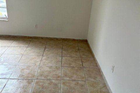 Condominio en alquiler en Miami, Florida, 2 dormitorios, 89.93 m2 № 1922390 - foto 4