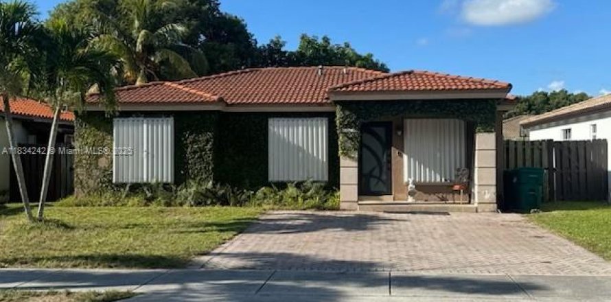 House in Homestead, Florida 3 bedrooms, 109.9 sq.m. № 1814897