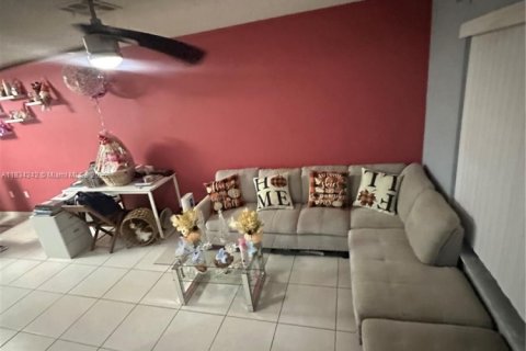 House in Homestead, Florida 3 bedrooms, 109.9 sq.m. № 1814897 - photo 11