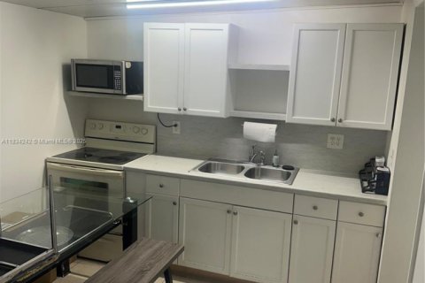 House in Homestead, Florida 3 bedrooms, 109.9 sq.m. № 1814897 - photo 22