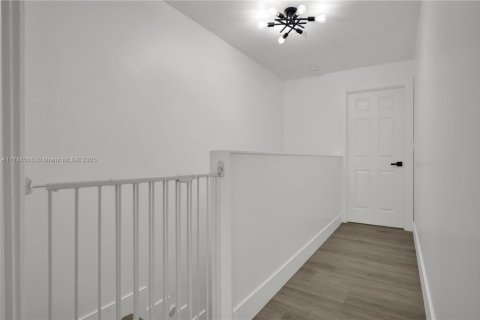 Adosado en venta en Miami, Florida, 2 dormitorios, 129.6 m2 № 1708662 - foto 16