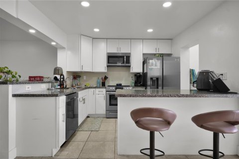 Adosado en venta en Miami, Florida, 2 dormitorios, 129.6 m2 № 1708662 - foto 6