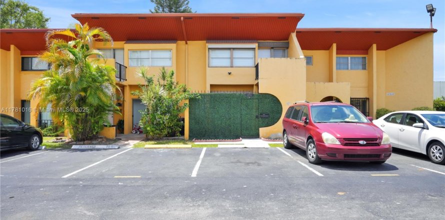 Adosado en Miami, Florida 2 dormitorios, 129.6 m2 № 1708662