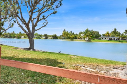 Adosado en venta en Miami, Florida, 2 dormitorios, 129.6 m2 № 1708662 - foto 21