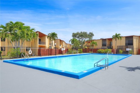 Adosado en venta en Miami, Florida, 2 dormitorios, 129.6 m2 № 1708662 - foto 20