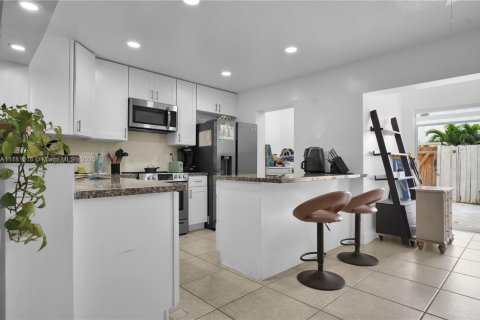 Adosado en venta en Miami, Florida, 2 dormitorios, 129.6 m2 № 1708662 - foto 5