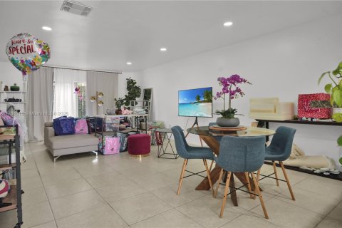 Adosado en venta en Miami, Florida, 2 dormitorios, 129.6 m2 № 1708662 - foto 11