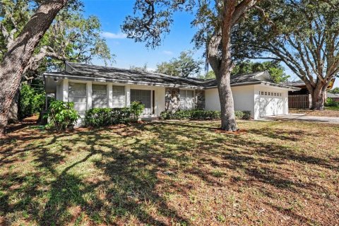 House in Palm Harbor, Florida 3 bedrooms, 223.99 sq.m. № 2237403 - photo 2