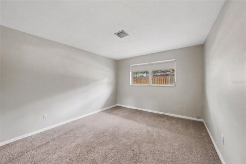House in Palm Harbor, Florida 3 bedrooms, 223.99 sq.m. № 2237403 - photo 18