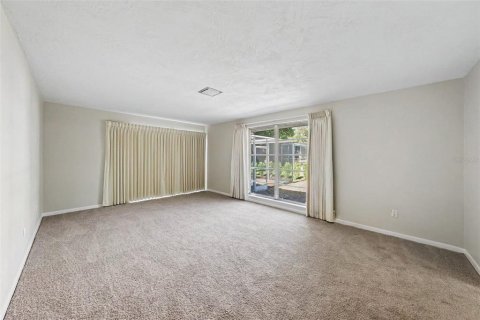 House in Palm Harbor, Florida 3 bedrooms, 223.99 sq.m. № 2237403 - photo 14