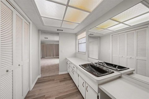 House in Palm Harbor, Florida 3 bedrooms, 223.99 sq.m. № 2237403 - photo 16