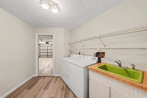House in Palm Harbor, Florida 3 bedrooms, 223.99 sq.m. № 2237403 - photo 23