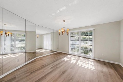 House in Palm Harbor, Florida 3 bedrooms, 223.99 sq.m. № 2237403 - photo 6