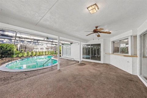 House in Palm Harbor, Florida 3 bedrooms, 223.99 sq.m. № 2237403 - photo 28