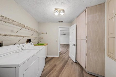 House in Palm Harbor, Florida 3 bedrooms, 223.99 sq.m. № 2237403 - photo 22