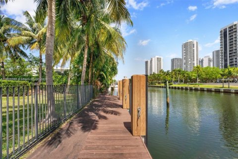 Casa en venta en Hallandale Beach, Florida, 5 dormitorios, 355.63 m2 № 1794851 - foto 4