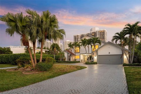 Casa en venta en Hallandale Beach, Florida, 5 dormitorios, 355.63 m2 № 1794851 - foto 1