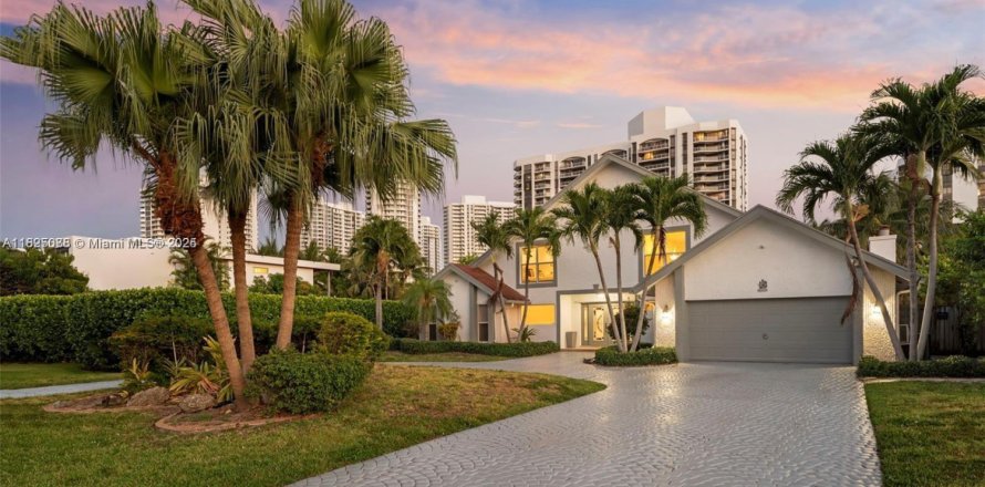 Casa en Hallandale Beach, Florida 5 dormitorios, 355.63 m2 № 1794851