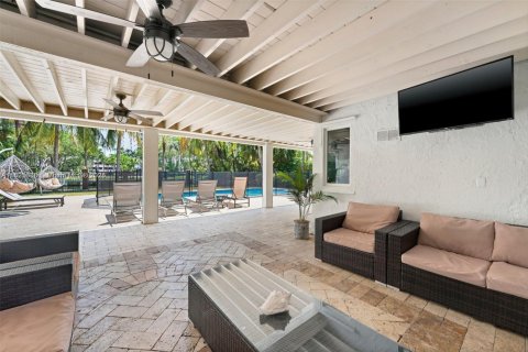 Casa en venta en Hallandale Beach, Florida, 5 dormitorios, 355.63 m2 № 1794851 - foto 19