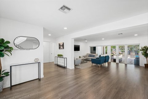 Casa en venta en Hallandale Beach, Florida, 5 dormitorios, 355.63 m2 № 1794851 - foto 5