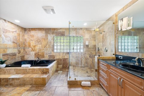 Casa en venta en Hallandale Beach, Florida, 5 dormitorios, 355.63 m2 № 1794851 - foto 21