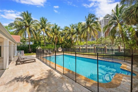 Casa en venta en Hallandale Beach, Florida, 5 dormitorios, 355.63 m2 № 1794851 - foto 25