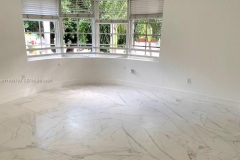 Condominio en venta en Miami Beach, Florida, 1 dormitorio, 65.59 m2 № 2035527 - foto 2