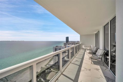 Condo in Hallandale Beach, Florida, 3 bedrooms  № 2348424