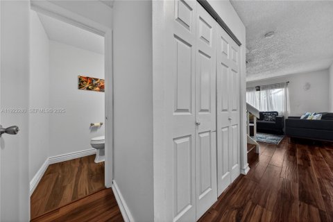 Купить кондоминиум в Майами, Флорида 3 спальни, 113.34м2, № 1987263 - фото 11