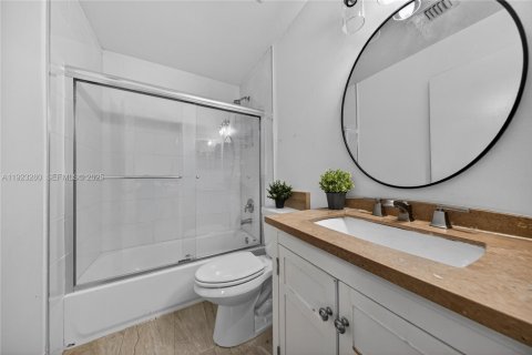 Купить кондоминиум в Майами, Флорида 3 спальни, 113.34м2, № 1987263 - фото 13