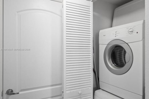 Condominio en alquiler en Hollywood, Florida, 1 dormitorio, 87.24 m2 № 2033507 - foto 17