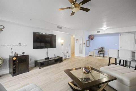 Condominio en alquiler en Hollywood, Florida, 1 dormitorio, 87.24 m2 № 2033507 - foto 3