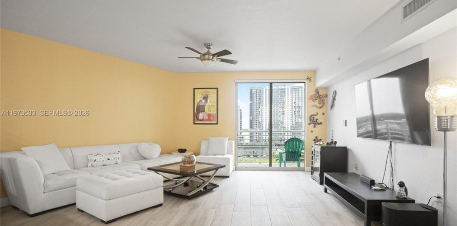 Condominio en Hollywood, Florida, 1 dormitorio  № 2033507