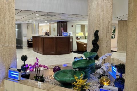 Condo in Coral Springs, Florida, 2 bedrooms № 2021714 - photo 7