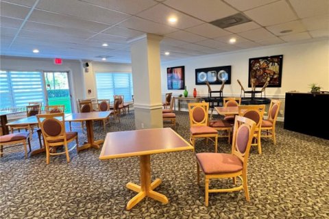 Condo in Coral Springs, Florida, 2 bedrooms № 2021714 - photo 11