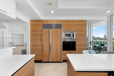 Condo in Aventura, Florida, 2 bedrooms  № 2007624 - photo 9